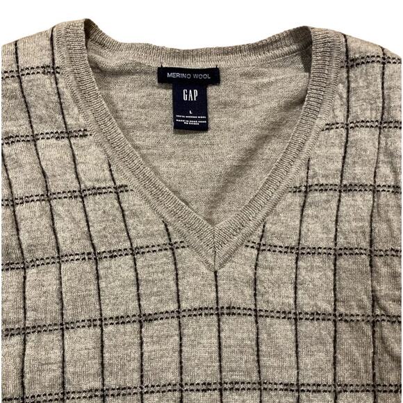 VTG Gap Men's Gray 100% Merino Wool Sweater Size L Windowpane V Neck Long Sleeve - Picture 2 of 8